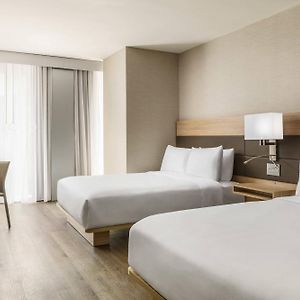 Guest room 2 Queen High floor